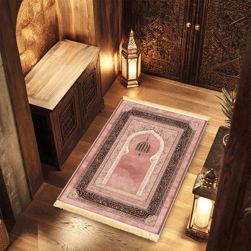 VIKAMA Oriental Prayer Mat: Comfortably Soft and Warm with Non-Slip Surface, Suitable for Muslim Pilgrimage Activities